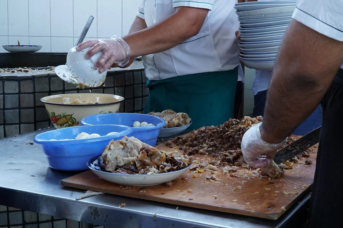From Plov to Bakhsh: Essential Bukharian Dishes Still Anchoring Queens Tables